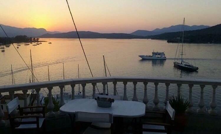 Kasteli Suite Poros Town Exterior foto